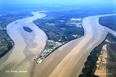 Ambès, le confluent Dorgogne - Garonne