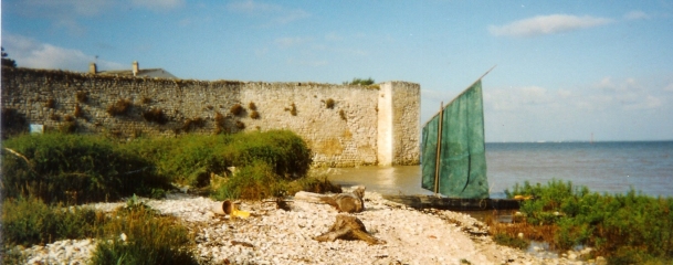 Escale à Talmont, sous la muraille