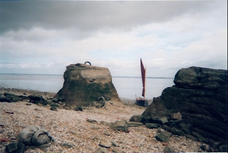L'attente, à proximité de Pauillac, entre d'anciens corps morts