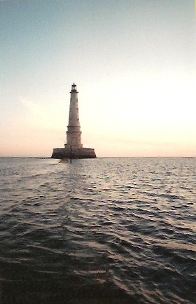 Cordouan, le poteau qui déborde la cale