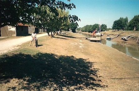 Port-Richard, le port et le vieux pêcheur