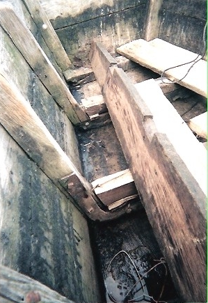 Courbe de métal goujonnée sur les membrures